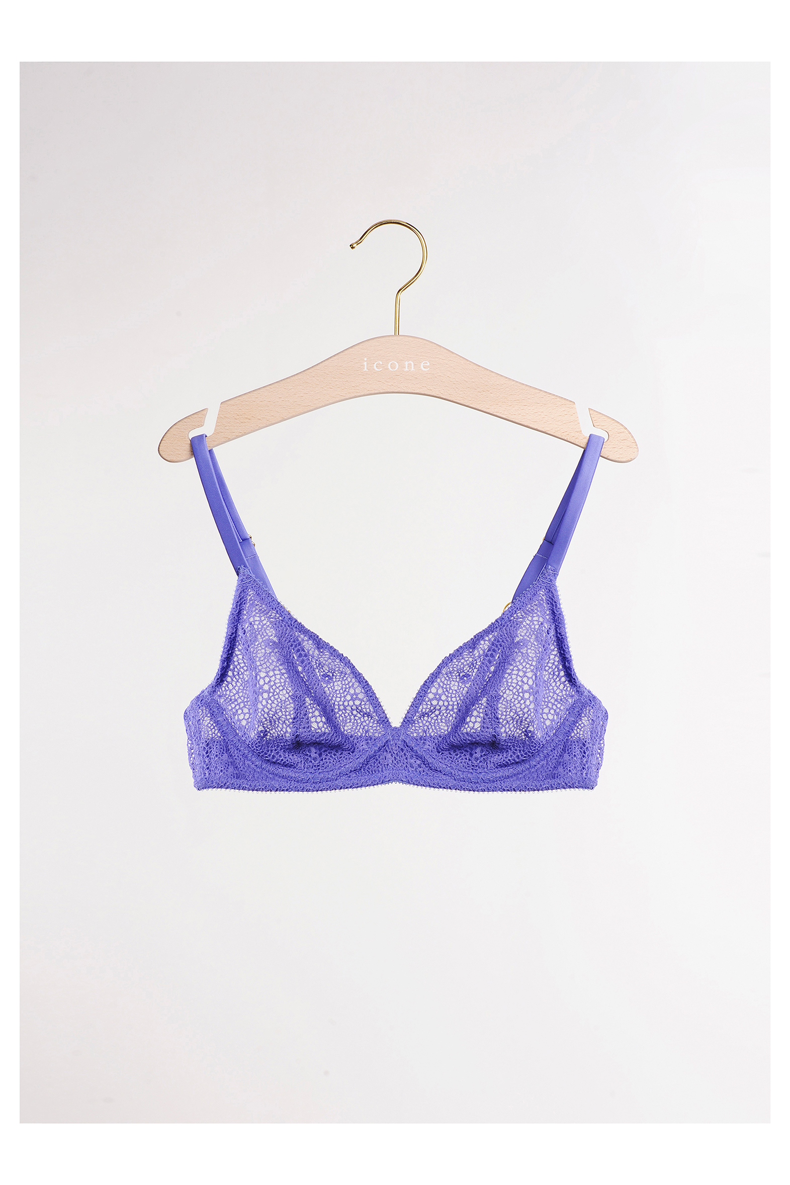 Icone Lingerie 3 — Arthur Cerica